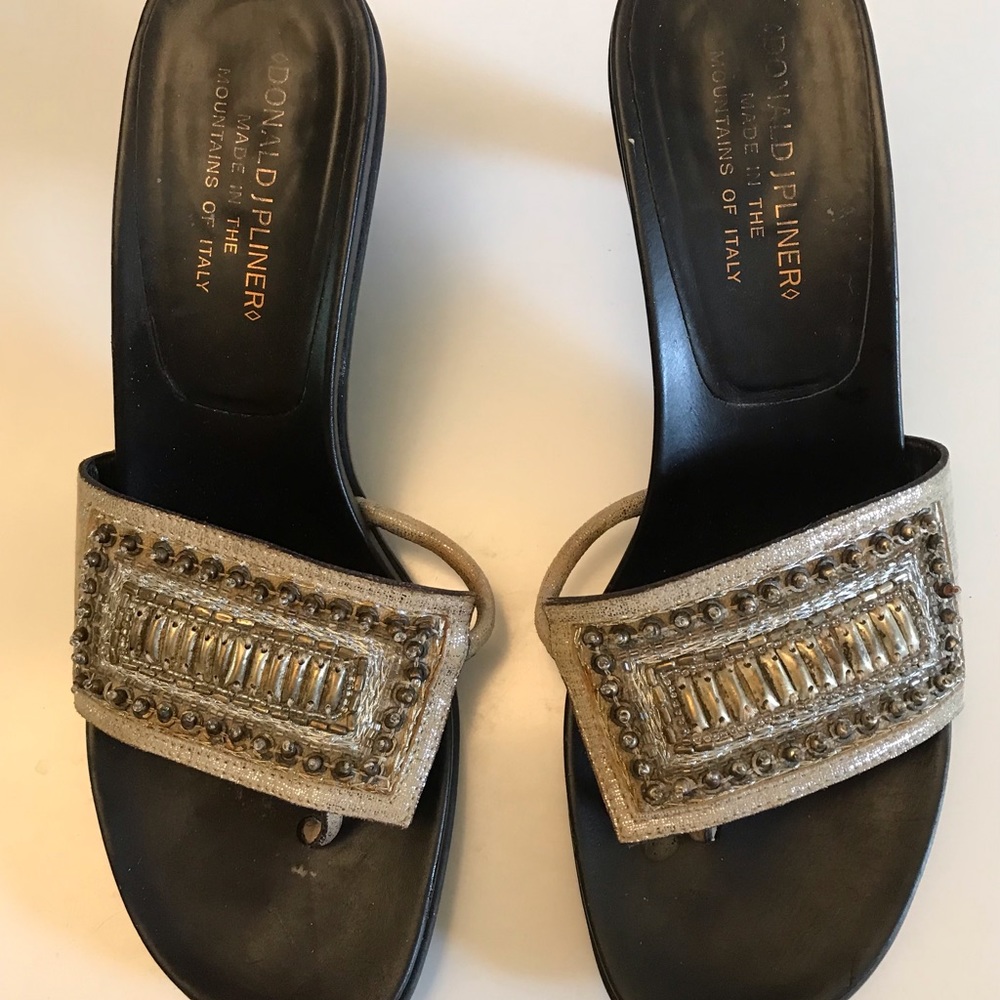 Donald J. PLINER sandals. Made in Italy.